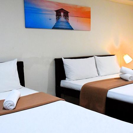 Arzo Hotel Makati Makati City Exterior photo