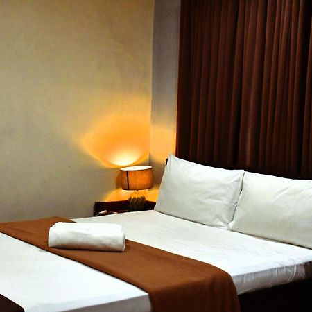 Arzo Hotel Makati Makati City Exterior photo